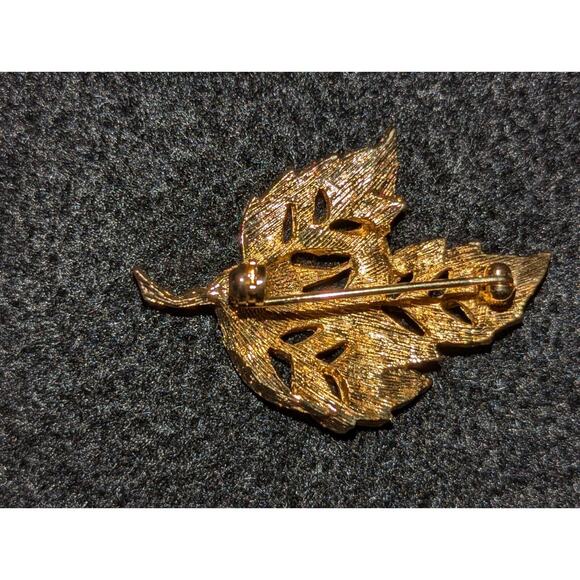 Vintage 1970s Gold Tone Leaf Brooch with Rhinestone Accents - Picture 3 of 4